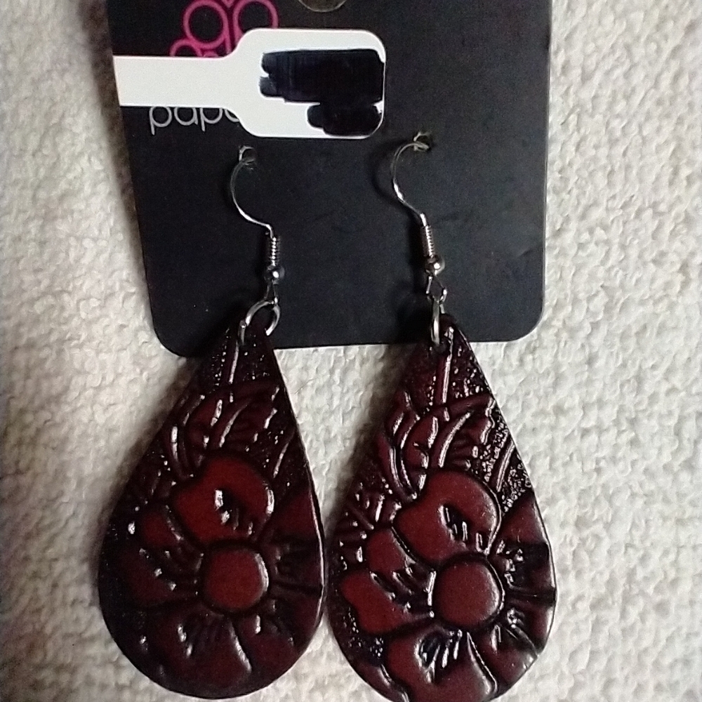 Brown leather flower 🌺🌹 floral wire earrings